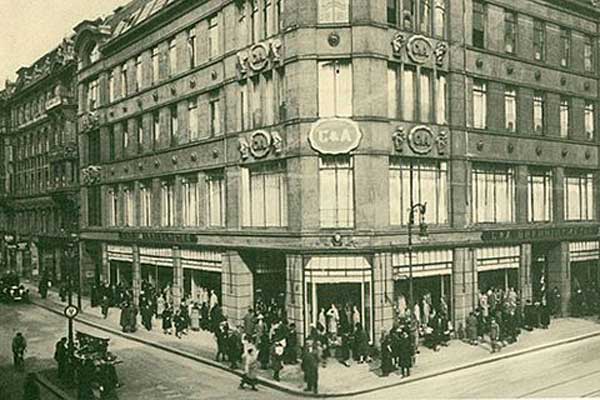 C&A немецкая компания сотрудничала с нацистами Das deutsche Unternehmen C&A kollaborierte mit den Nazis C&A немецкая компания сотрудничала с нацистами Das deutsche Unternehmen C&A kollaborierte mit den Nazis