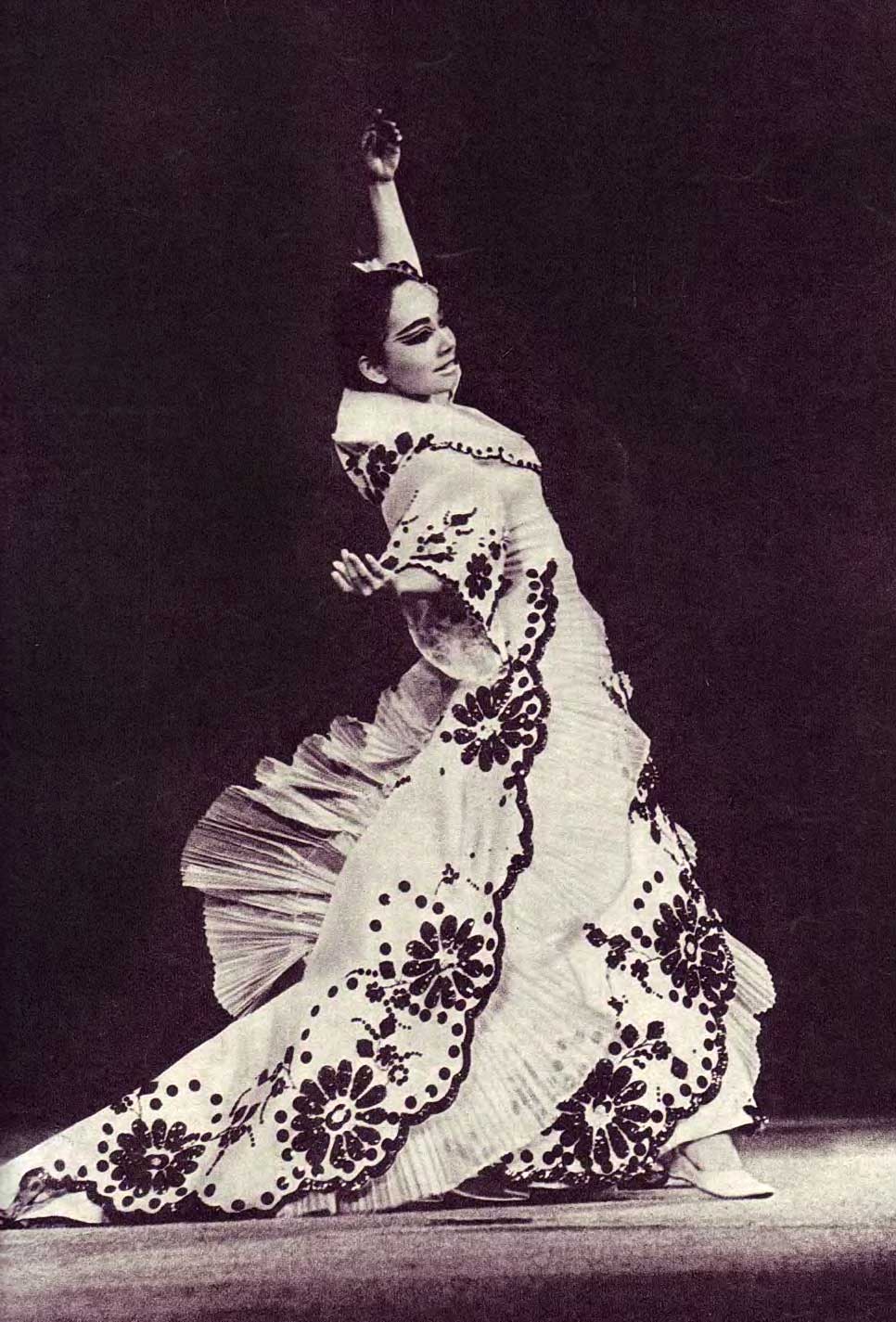 Исполняется хабанера Ботолана из цикла Филиппинский праздник Исполняется хабанера Ботолана из цикла Филиппинский праздник