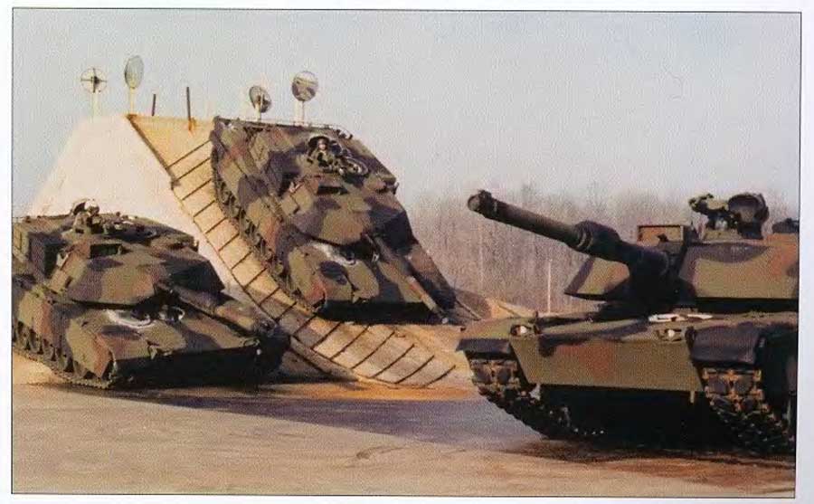 Американские танки боятся грязи но отлично ведут себя на асфальте Американские танки боятся грязи но отлично ведут себя на асфальте