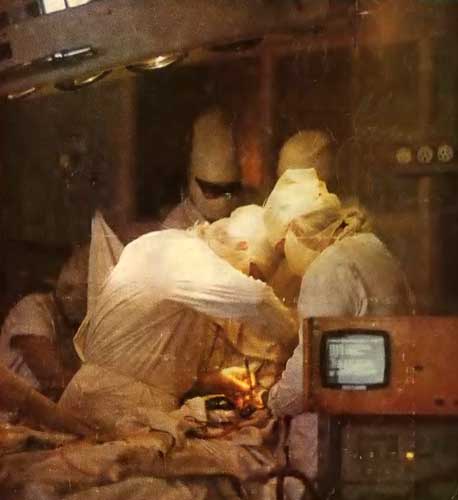 Микропроцессорный кардиомонитор врачи и компьютеры Микропроцессорный кардиомонитор врачи и компьютеры