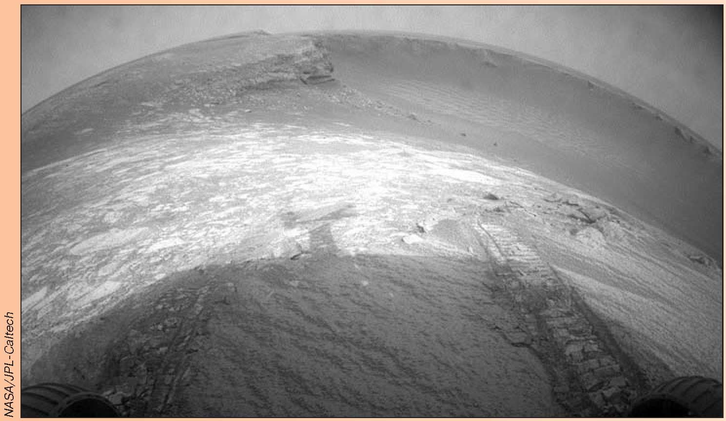 Следы Opportunity на склоне залива Утки кратера Виктория, Марс, 2007 год Следы Opportunity на склоне залива Утки кратера Виктория, Марс, 2007 год