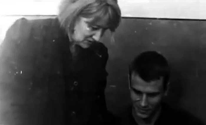 Подполковник Мацнева Т.В. и арестованный Селезнев А.В.