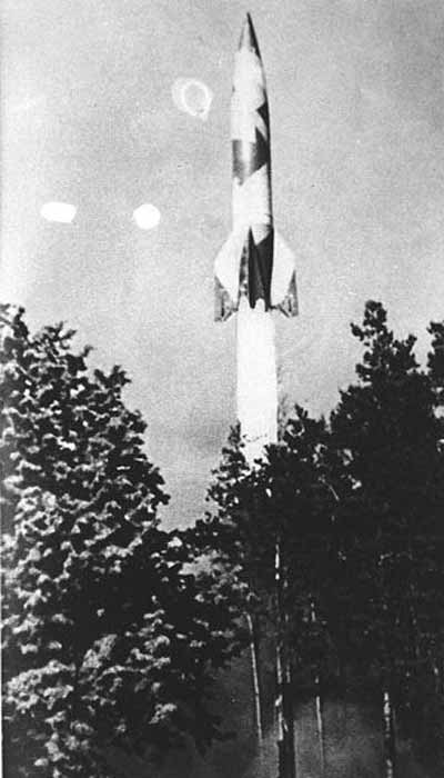 ракета Фау-2 старт по Лондону, прототип многих ракет мира