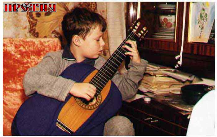 Михаил Поленов - гитара