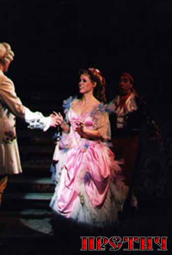 Валентина Дмитриенко, Маканчи, оперная певица