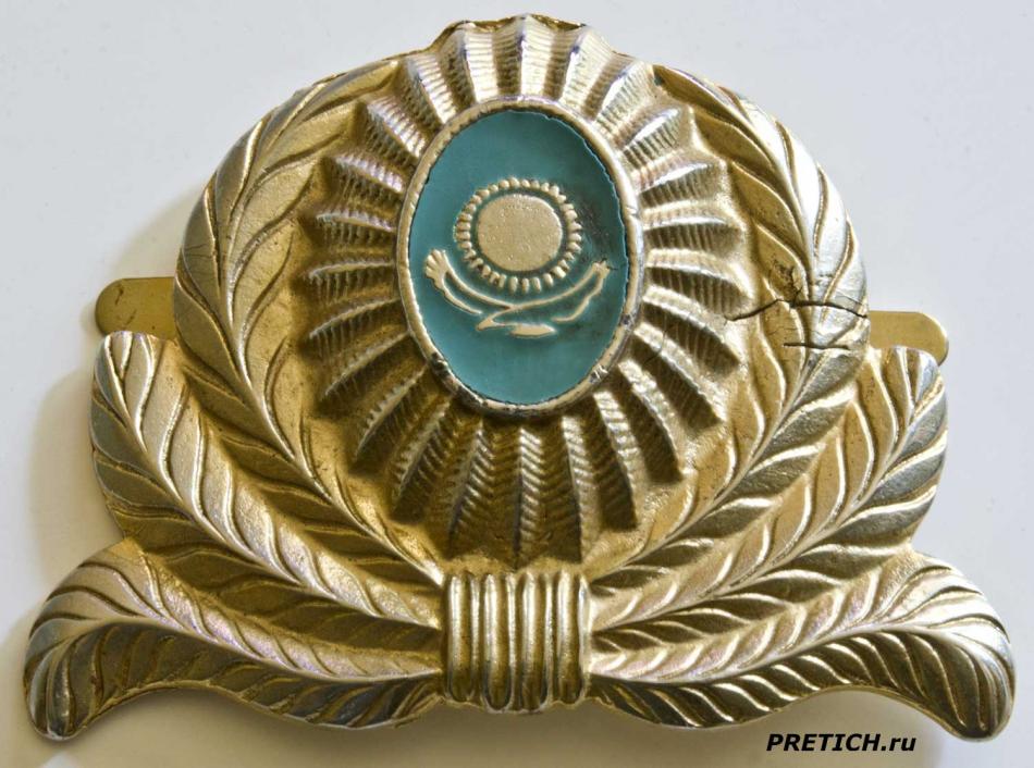 Офицерская кокарда армии Казахстана