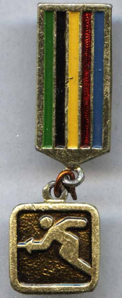 Значок спортивной тематики - фехтование