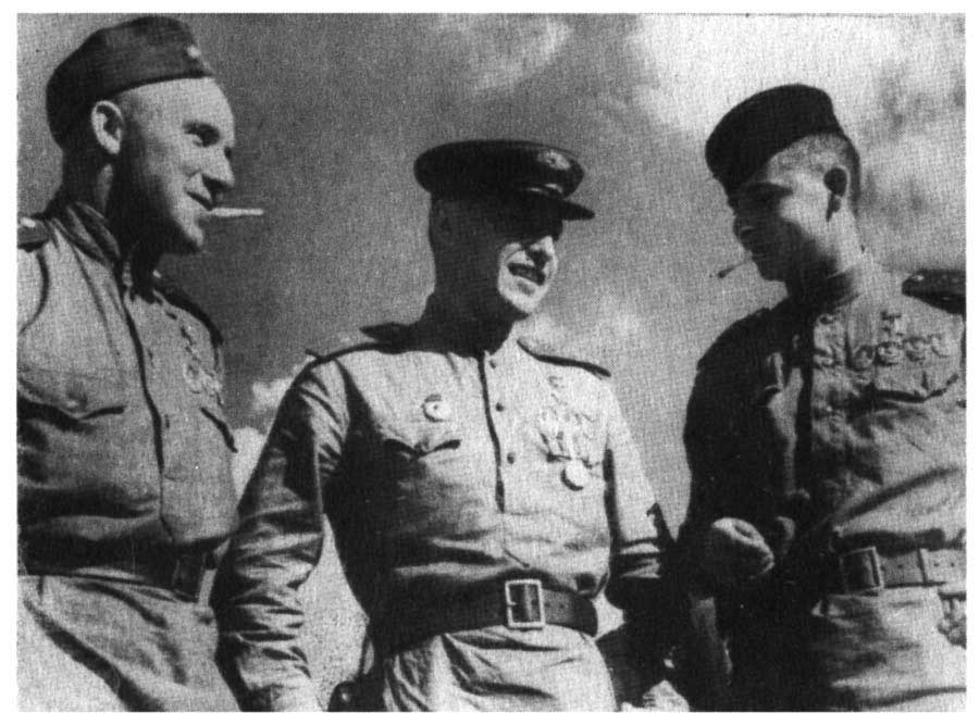 Герои Советского Союза Б. Глинка, А. Покрышкин и Д. Глинка. Кубань