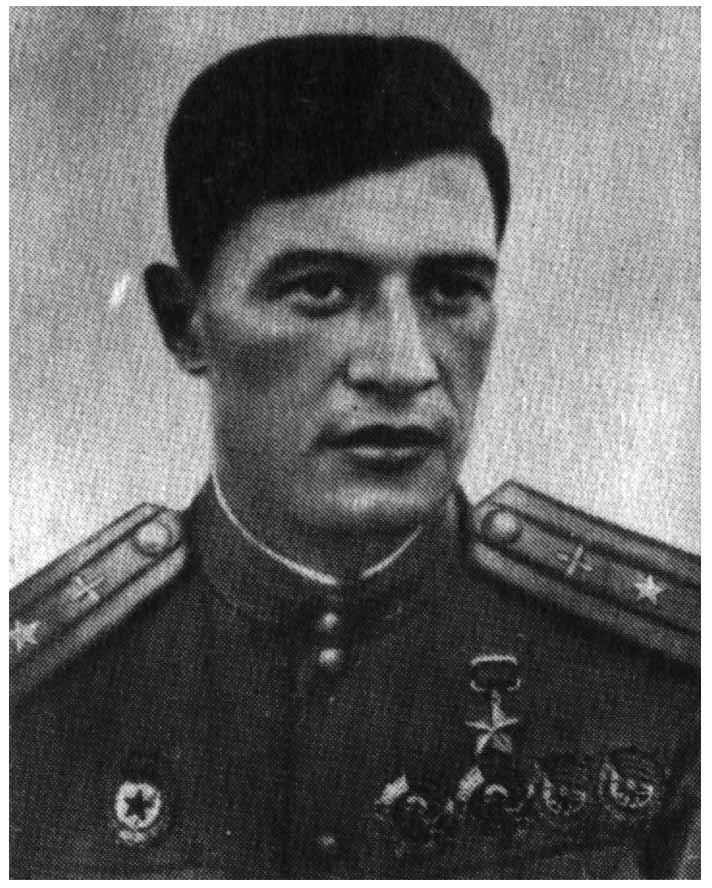 Комэск 16-го иап Герои Советского Союза майор В. Фигичев. 1944 г.