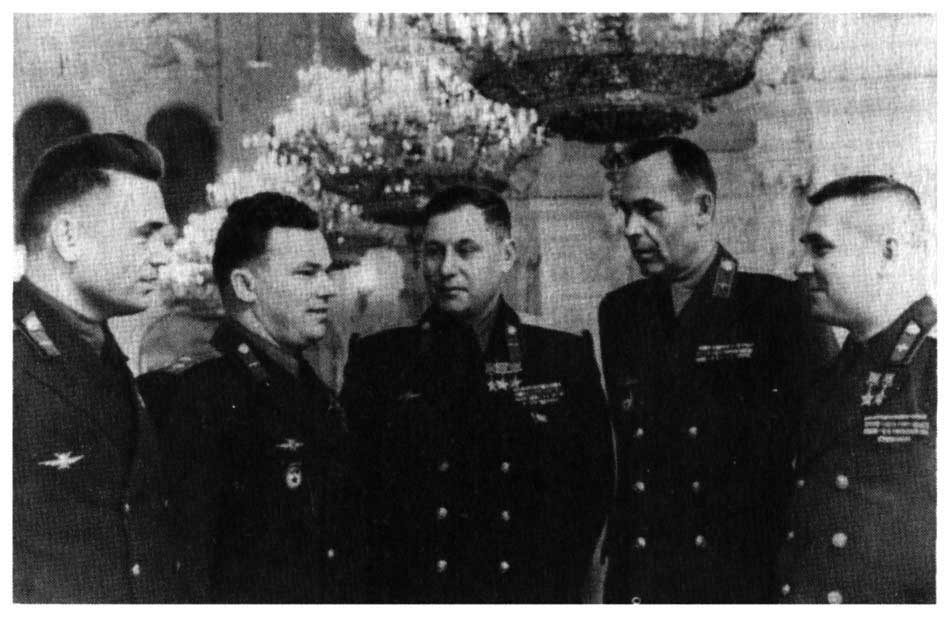 И. Н. Кожедуб и А. И. Покрышкин, И. М. Теперский