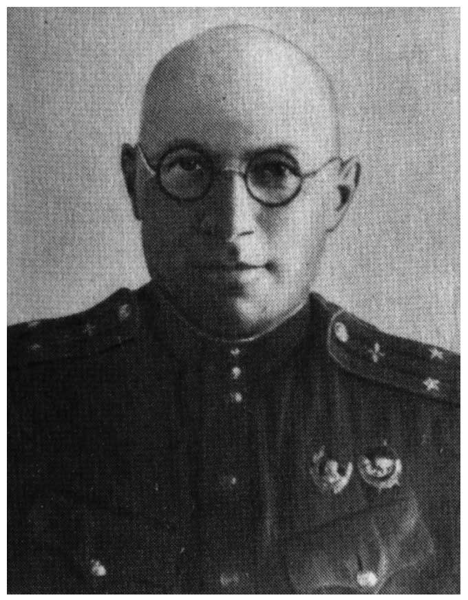 Командир 9-й гвардейской истребительной авиадивизии