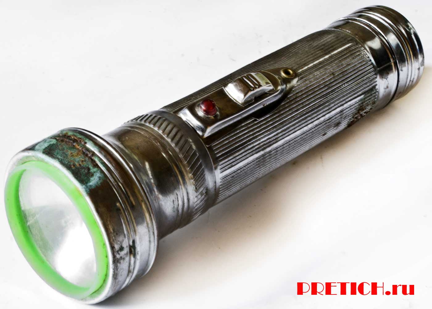 Китайский фонарик 555 классический на батарейках, обзор Китайский фонарик 555 классический на батарейках, обзор